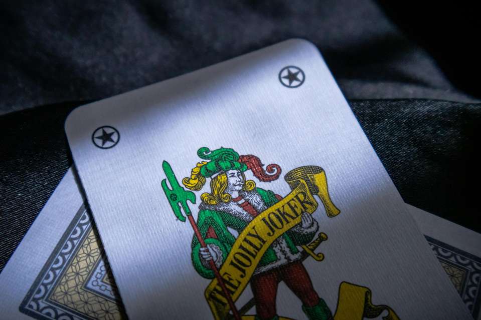 How to Play Slot Machines at Wild Robin Casino